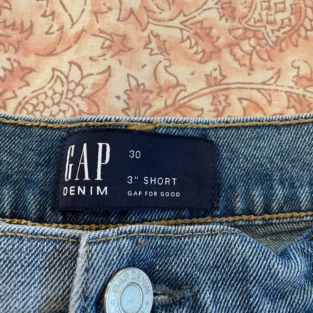 Gap Denim Shorts - Picture 2 of 4